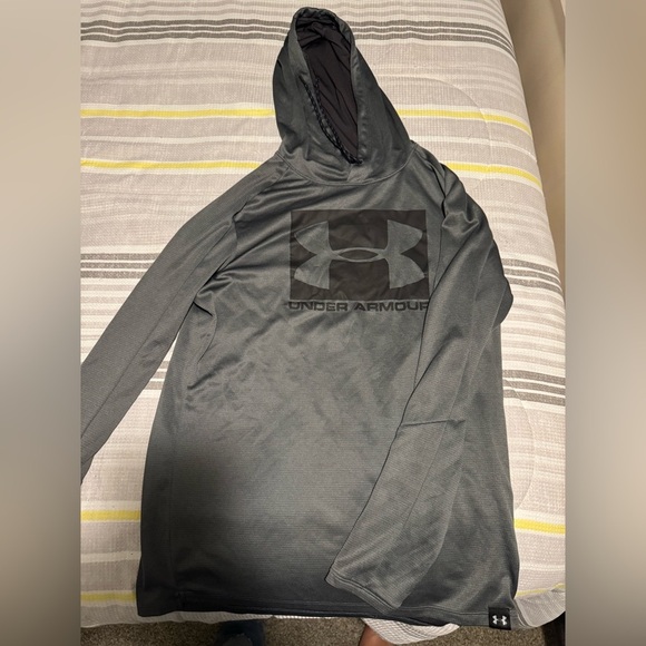 Under Armour Other - Under Armour Men’s light Weight Grey Sweatshirt